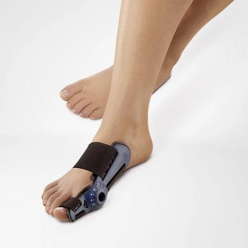 A foot splint in a colour combination of black and grey. It is considered one of Bauerfeind Australia's best recovery foot splints, Valguloc II.